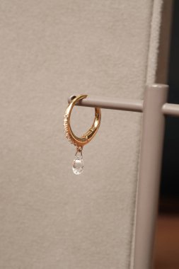 Lüks Gelinlik Mücevherleri: Elmaslar ve Altın Nişan Mücevherleri