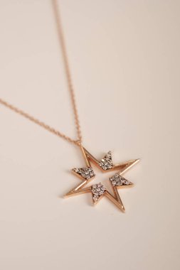 Klasik Altın ve Elmas Düğün Mücevherleri