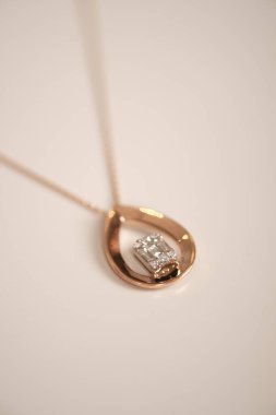 Klasik Altın ve Elmas Düğün Mücevherleri