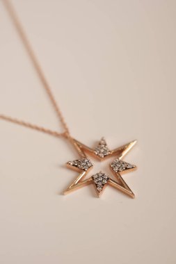 Klasik Altın ve Elmas Düğün Mücevherleri