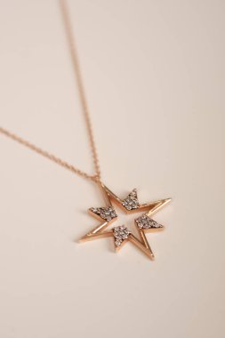 Klasik Altın ve Elmas Düğün Mücevherleri