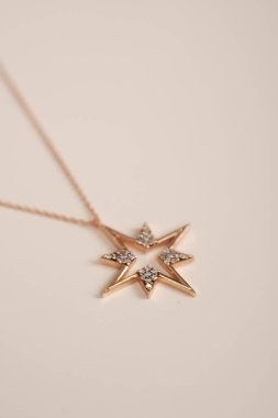 Klasik Altın ve Elmas Düğün Mücevherleri