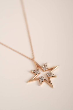 Klasik Altın ve Elmas Düğün Mücevherleri