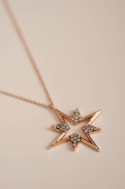 Klasik Altın ve Elmas Düğün Mücevherleri