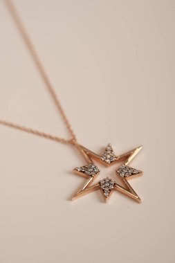 Klasik Altın ve Elmas Düğün Mücevherleri