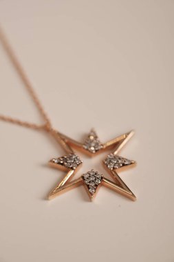 Klasik Altın ve Elmas Düğün Mücevherleri