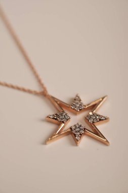 Klasik Altın ve Elmas Düğün Mücevherleri