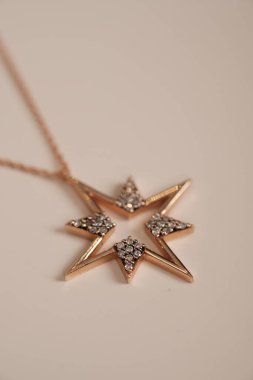 Klasik Altın ve Elmas Düğün Mücevherleri