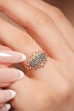 Klasik Altın ve Elmas Düğün Mücevherleri