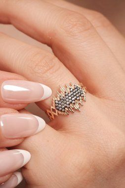 Klasik Altın ve Elmas Düğün Mücevherleri