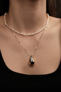 Yıldönümü Hediyeleri İçin Lüks Altın ve Elmas Mücevherler