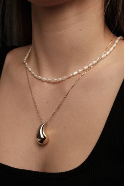 Yıldönümü Hediyeleri İçin Lüks Altın ve Elmas Mücevherler