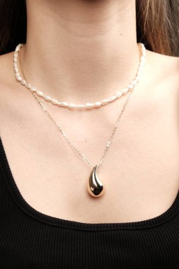 Yıldönümü Hediyeleri İçin Lüks Altın ve Elmas Mücevherler