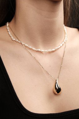 Yıldönümü Hediyeleri İçin Lüks Altın ve Elmas Mücevherler