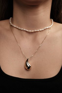 Yıldönümü Hediyeleri İçin Lüks Altın ve Elmas Mücevherler