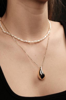 Yıldönümü Hediyeleri İçin Lüks Altın ve Elmas Mücevherler