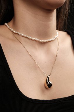 Yıldönümü Hediyeleri İçin Lüks Altın ve Elmas Mücevherler