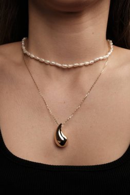 Yıldönümü Hediyeleri İçin Lüks Altın ve Elmas Mücevherler