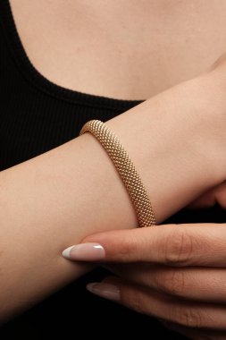 Yıldönümü Hediyeleri İçin Lüks Altın ve Elmas Mücevherler