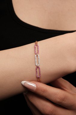 Yıldönümü Hediyeleri İçin Lüks Altın ve Elmas Mücevherler