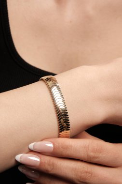 Yıldönümü Hediyeleri İçin Lüks Altın ve Elmas Mücevherler