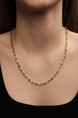 Parlak Elmas Kolyeler ve Altın Mücevherler