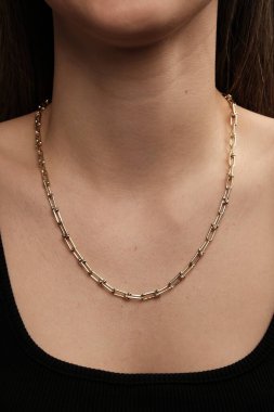 Parlak Elmas Kolyeler ve Altın Mücevherler