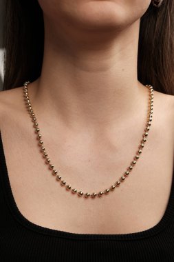 Parlak Elmas Kolyeler ve Altın Mücevherler