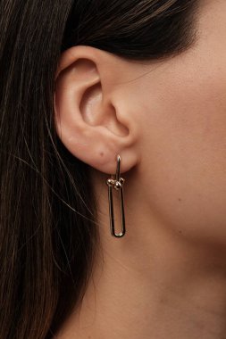 Parlak Elmas Kolyeler ve Altın Mücevherler