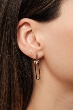 Parlak Elmas Kolyeler ve Altın Mücevherler