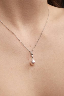 Akşam Şenliği İçin Parlayan Altın ve Elmas Mücevherler