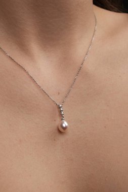 Akşam Şenliği İçin Parlayan Altın ve Elmas Mücevherler