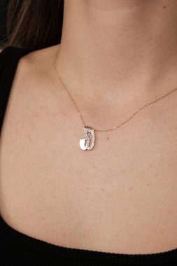 Kalın ve Zarif Elmas ve Altın İfade Parçaları