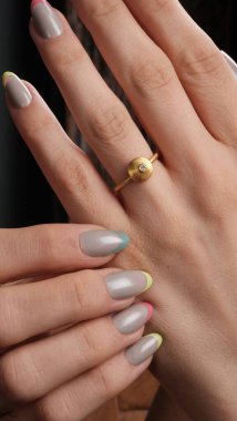 Kalın ve Zarif Elmas ve Altın İfade Parçaları