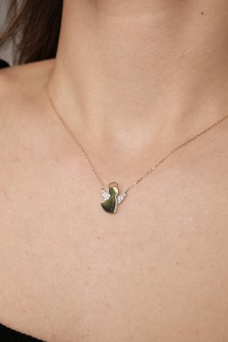 Kalın ve Zarif Elmas ve Altın İfade Parçaları