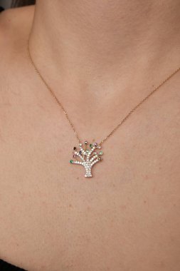 Kalın ve Zarif Elmas ve Altın İfade Parçaları