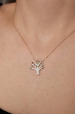 Kalın ve Zarif Elmas ve Altın İfade Parçaları