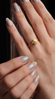 Kalın ve Zarif Elmas ve Altın İfade Parçaları