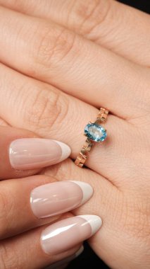 Kalın ve Zarif Elmas ve Altın İfade Parçaları