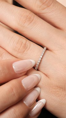 Kalın ve Zarif Elmas ve Altın İfade Parçaları