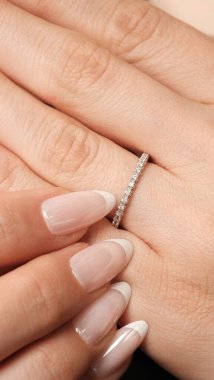 Kalın ve Zarif Elmas ve Altın İfade Parçaları