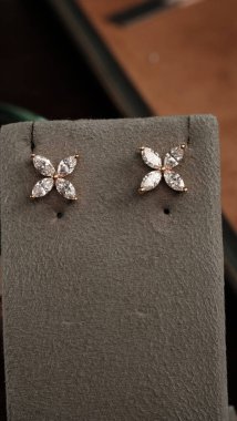 Parlak Mücevher Setleri: Altın, Elmas ve Gemstone