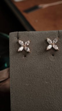 Parlak Mücevher Setleri: Altın, Elmas ve Gemstone