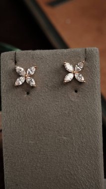 Parlak Mücevher Setleri: Altın, Elmas ve Gemstone