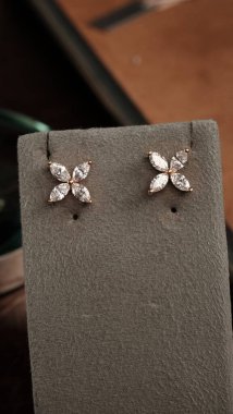 Parlak Mücevher Setleri: Altın, Elmas ve Gemstone