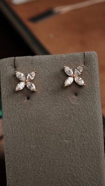 Parlak Mücevher Setleri: Altın, Elmas ve Gemstone