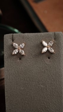 Parlak Mücevher Setleri: Altın, Elmas ve Gemstone