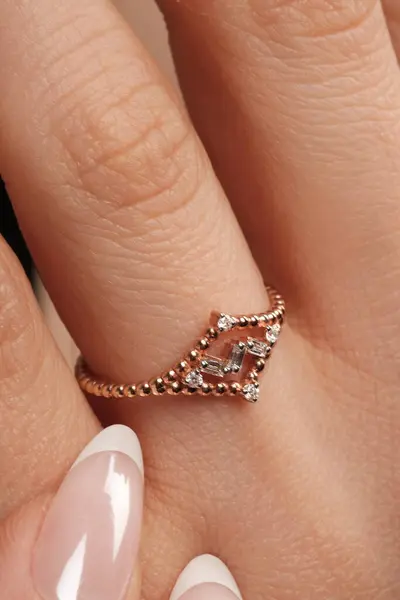 Yıldönümü Hediyeleri İçin Lüks Altın ve Elmas Mücevherler