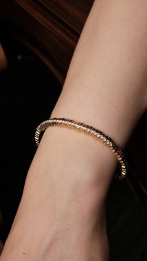 Zamansız Lüks Mücevherler: Elmaslar ve Altın Tasarımlar