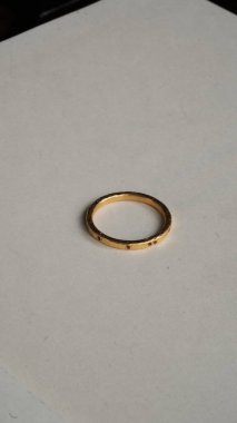 Altın Aksanlı Zarif Elmas Mücevherler